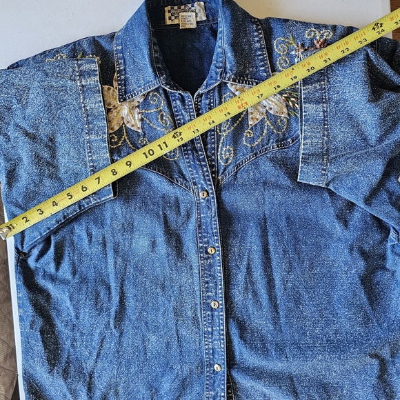Pretty Bleu 1990s Vintage Womens Cottage Shirt Medium Acid Wash Denim - Picture 12 of 14